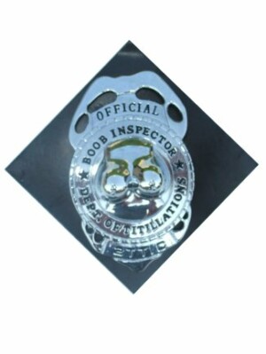 Boob inspector badge met speld
